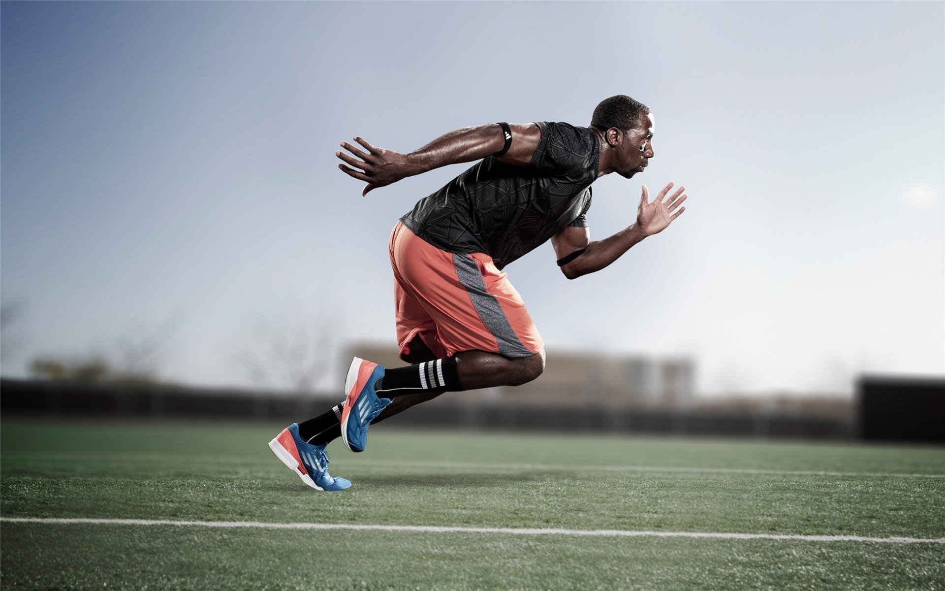 李恩：用出色的防守和精准的传球，他在中场位置上为全黑队提供保障